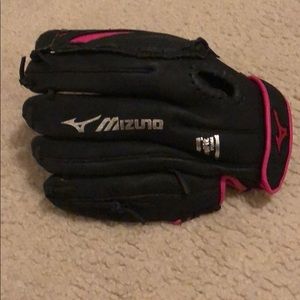 Girl’s Softball Glove